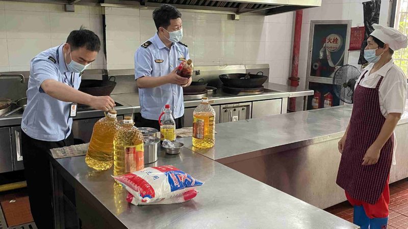 外观辨别：色泽、颗粒、气味