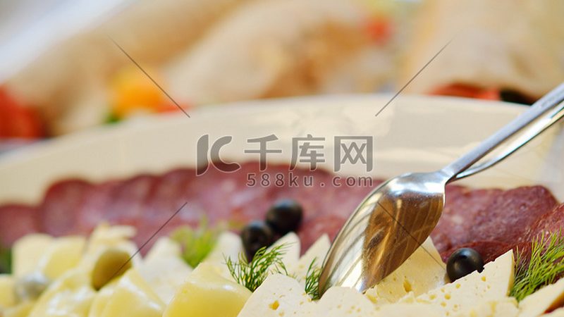 食品代工小作坊如何合规？资质要求揭秘**